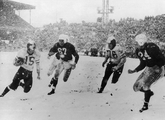 Steve Van Buren totes the leatherin 1948 NFL Championship Game.